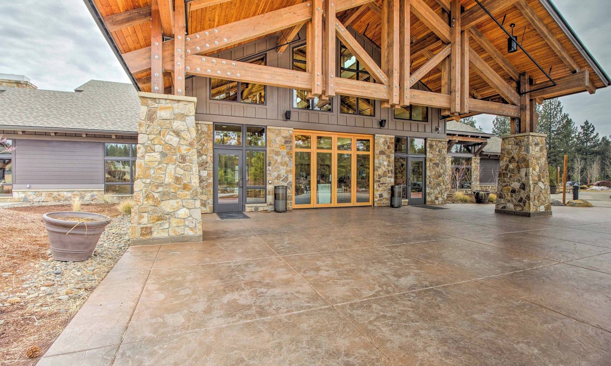 Sunriver Cottage | Hot Tub & Community Perks: Sunriver Retreat