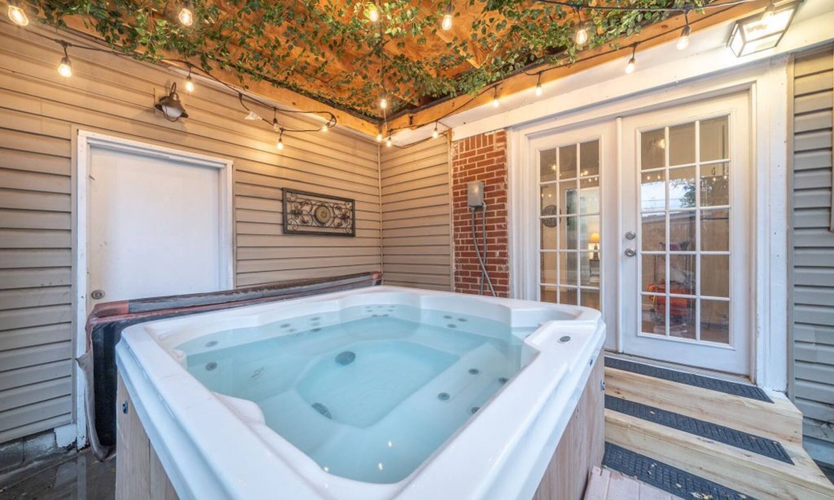 Wichita House | Hot Tub - Fire Pit- Arcade Games