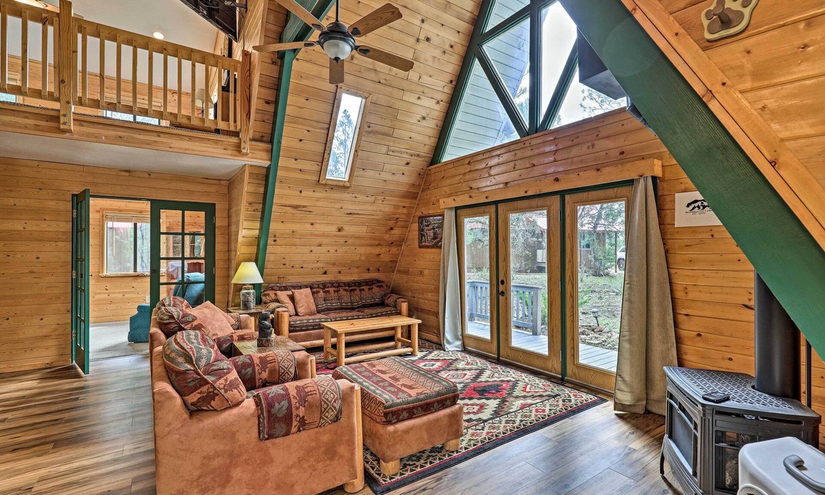 Overgaard Cabin | Hot Tub, Fire Pit & Deck: Overgaard Cabin!