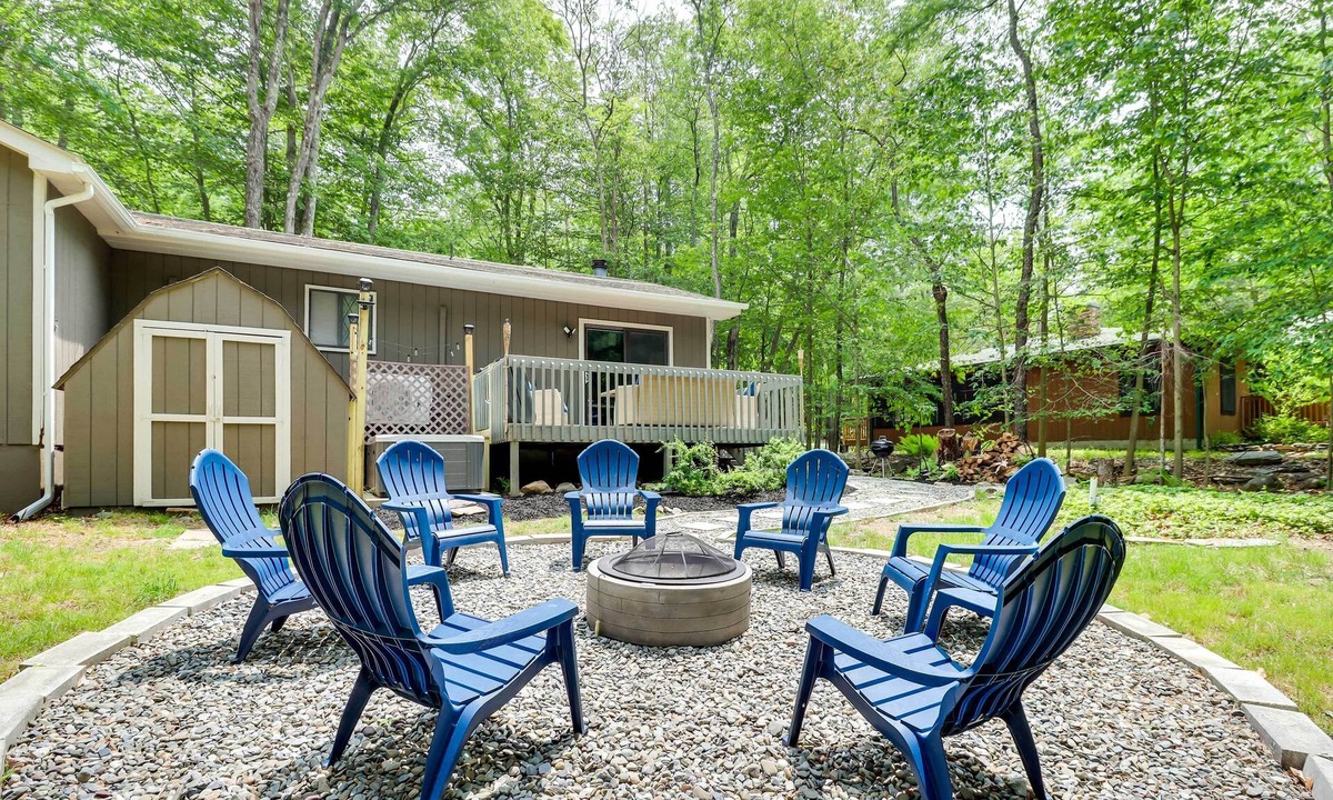 Gouldsboro House | Hot Tub & Fire Pit! Gem in Big Bass Lake Community