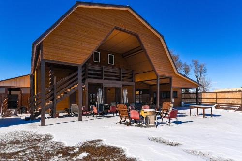 Davison County House | Hot Tub, Fire Pit! Massive Mt Vernon Hunting Lodge