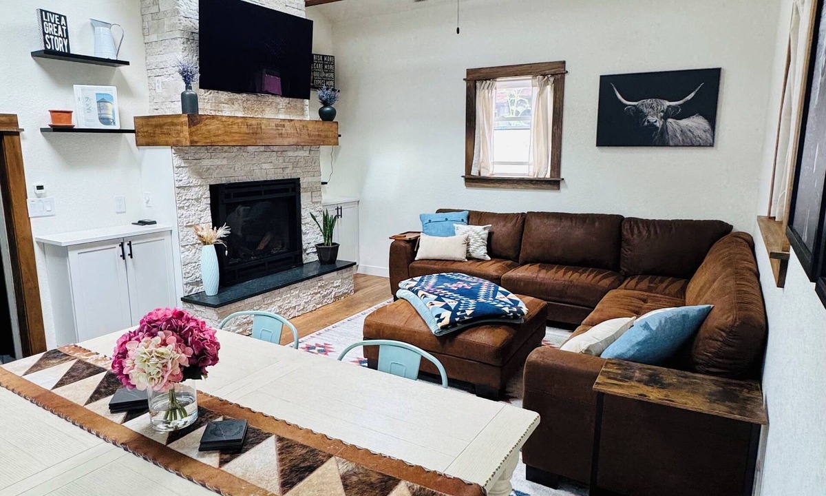 Barths House | Hot Tub, Fire Pit & Outdoor Game Room | Red Rocks