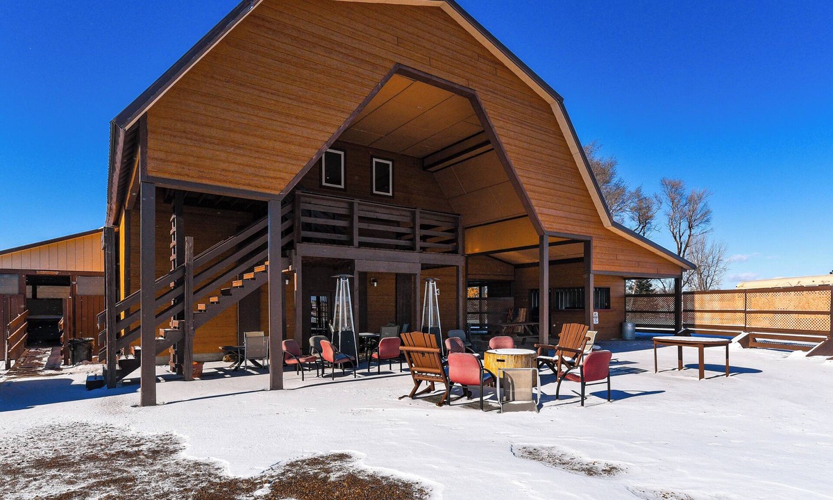 Davison County Cabin | Hot Tub, Fire Pit! Massive Mt Vernon Hunting Lodge