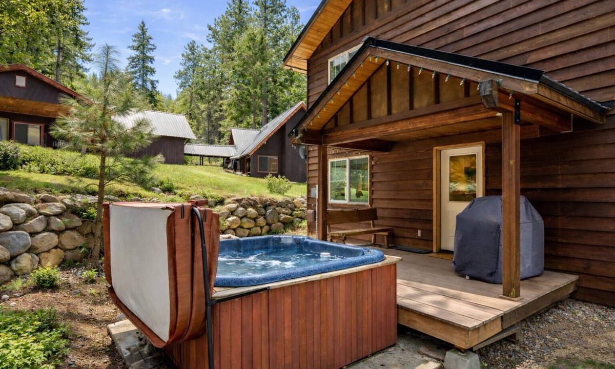 Leavenworth House | Hot Tub | Firepit | BBQ | Community Beach | Dogs