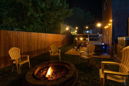 Grand Rivers House | Hot Tub Firepit Corn Hole BBQ Game Room Spa Bath