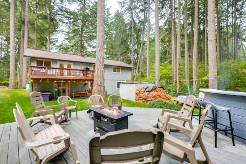 Anderson Island House | Hot Tub + Fireplace: Peaceful Anderson Island Home