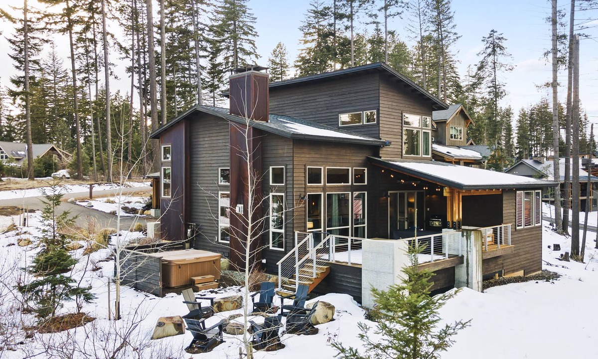 Cle Elum House | HOT TUB, HEATED PATIO, FIRE PIT - 5 BED/ 5 BATH