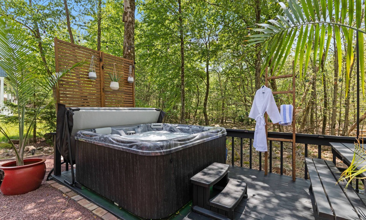 Tobyhanna House | Hot Tub in the Poconos -Borders State Forest!