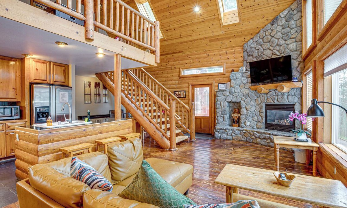 Country Club Estates Cottage | Hot Tub, Indoor Pool! Home 8 Mi to Heavenly Skiing