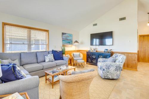 Sea Retreat House | Hot Tub & Ocean Views: Kitty Hawk Haven!