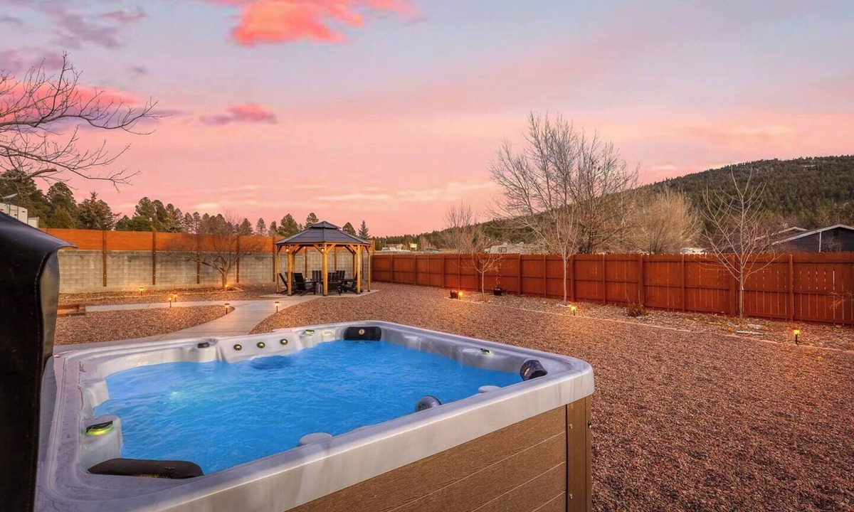 Williams House | Hot Tub Pool Table Bocce Ball Court Mountain Views