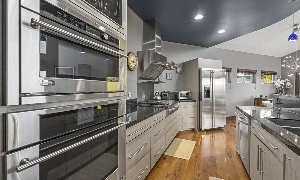 Durango House | Hot Tub, Pool Table, Luxury, 5 Miles to Downtown Durango!