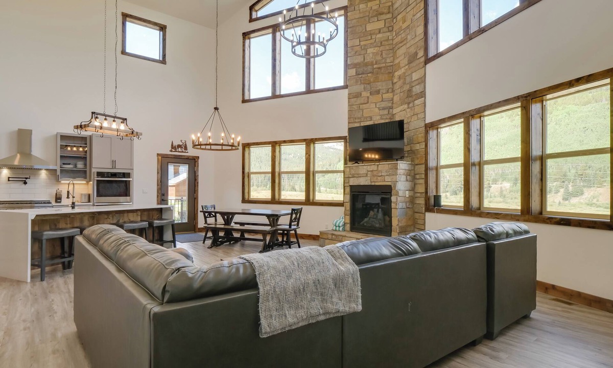 Blue River House | Hot Tub, Pool Table & Fireplace: 5 Mi to Breck!