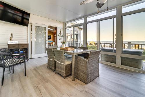 La Salle House | Hot Tub & Private Beach! Lake Erie Family Getaway