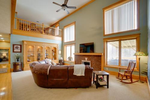 McArthur House | Hot Tub & Private Pond! Spacious McArthur Home