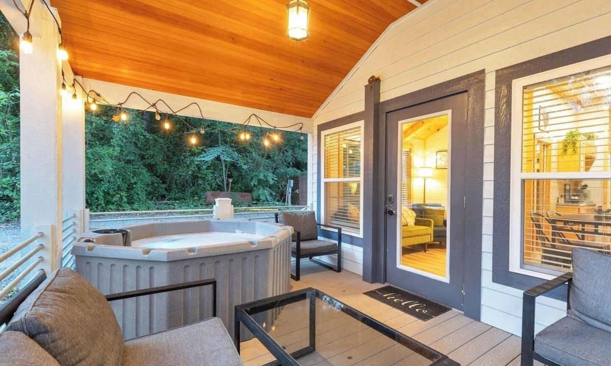Greenville Cabin | Hot Tub! Riverfront Cabin close to GVL - Sleeps 4