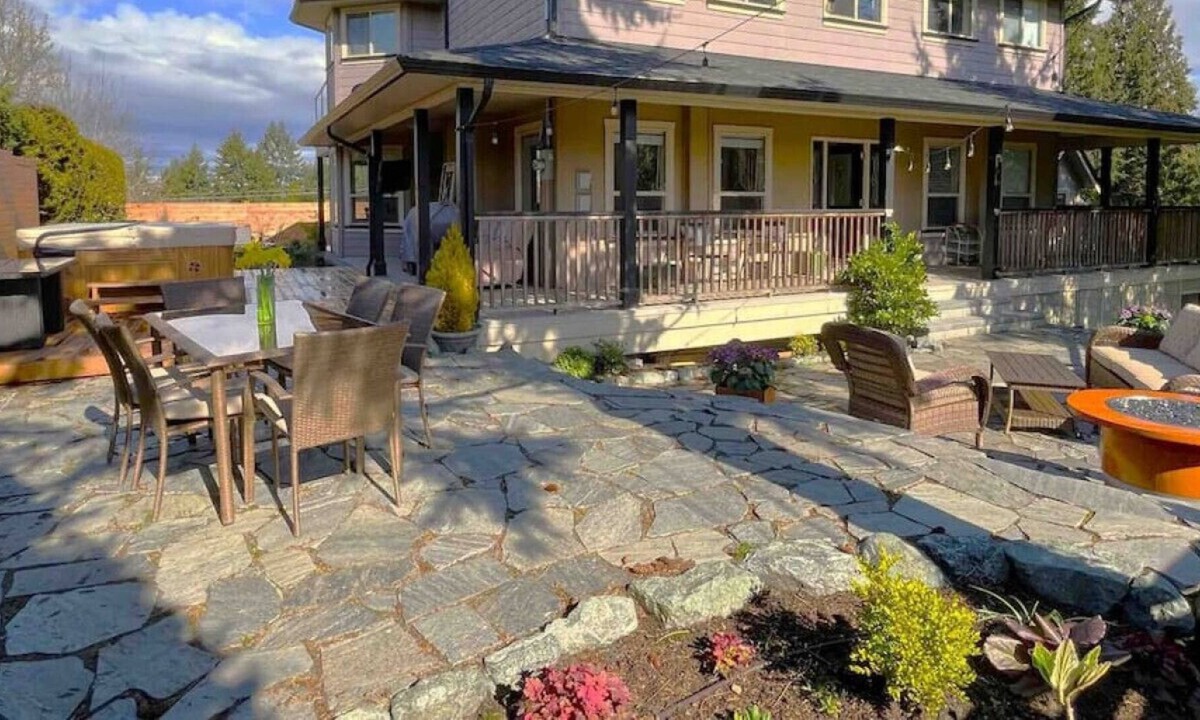 Mill Bay House | Hot Tub, Spacious 5 bedroom home, Fire Pit, office space