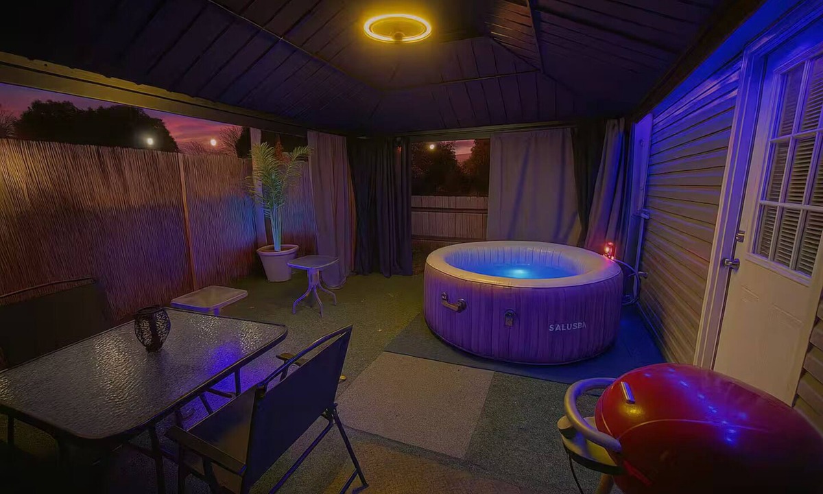 Georgetown House | Hot Tub Tiny Home Hideaway Near Horse Park and Ark