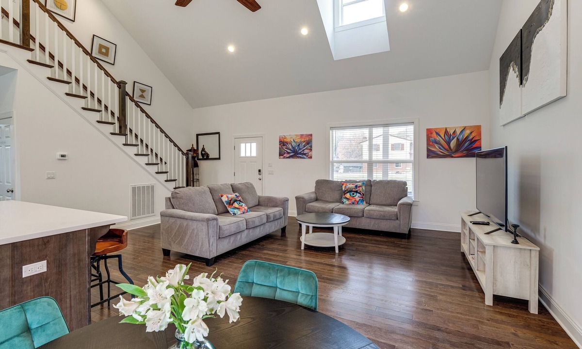 Cave Spring House | Hot Tub & Yard: 'Temptation Stays' Home in Roanoke