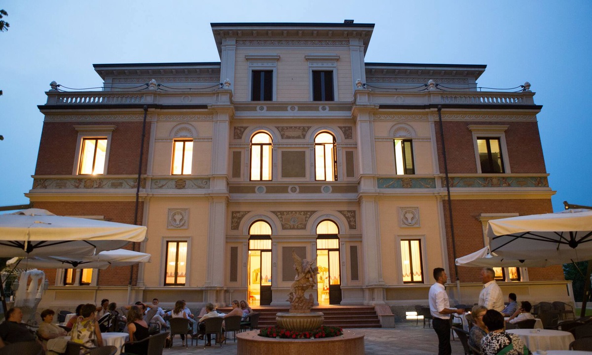 Corte de'Cortesi Con Cignone Hotel | Hotel Villa Borghesi