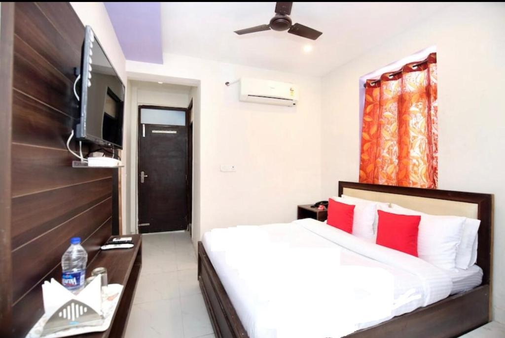 Sector 45 Hotel | Hotel 1st Choice