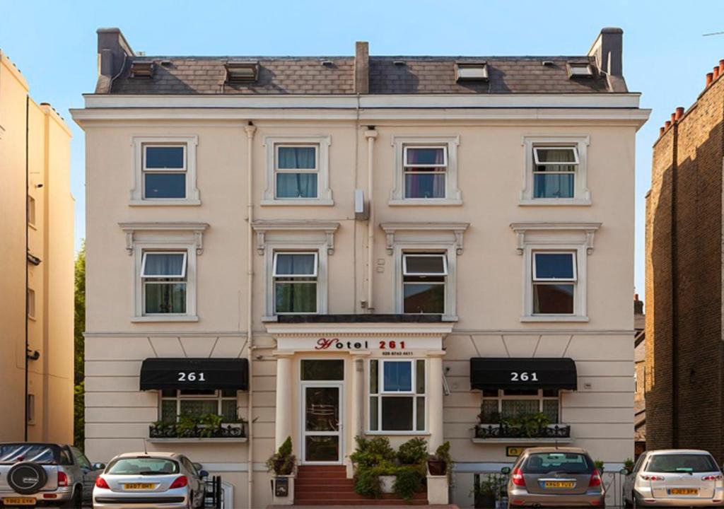 Askew Hotel | Hotel 261