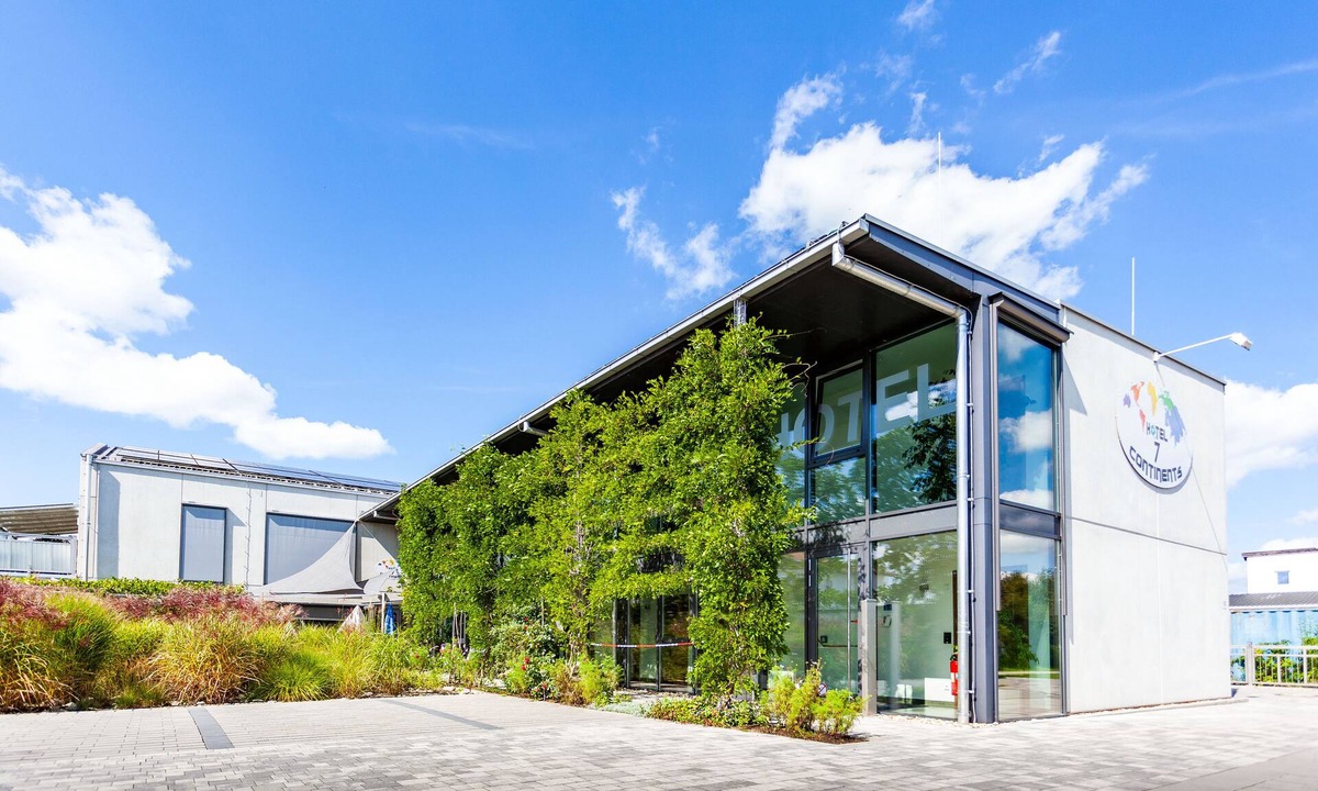 Neutraubling Hotel | Hotel 7 Continents