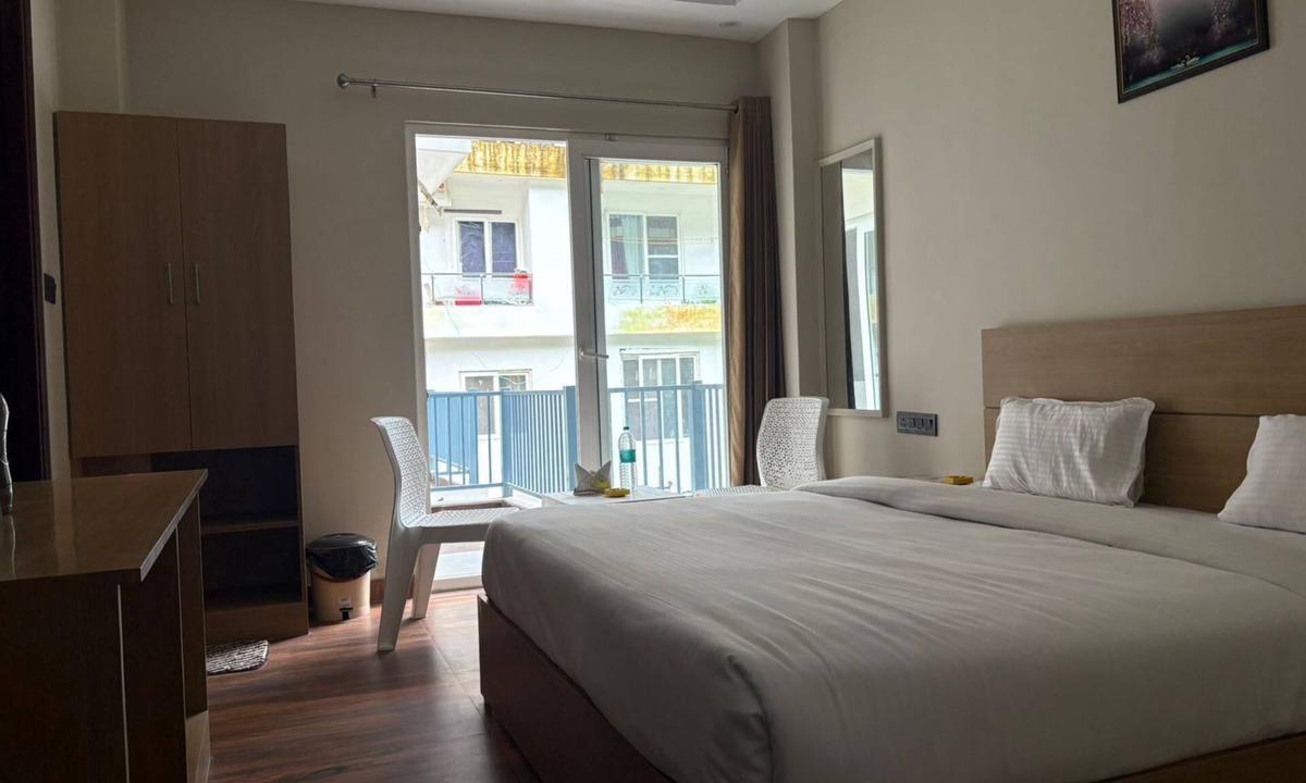Haridwar Bed & Breakfast | hotel abline the oaks private room with balcony mountain view in rishikesh