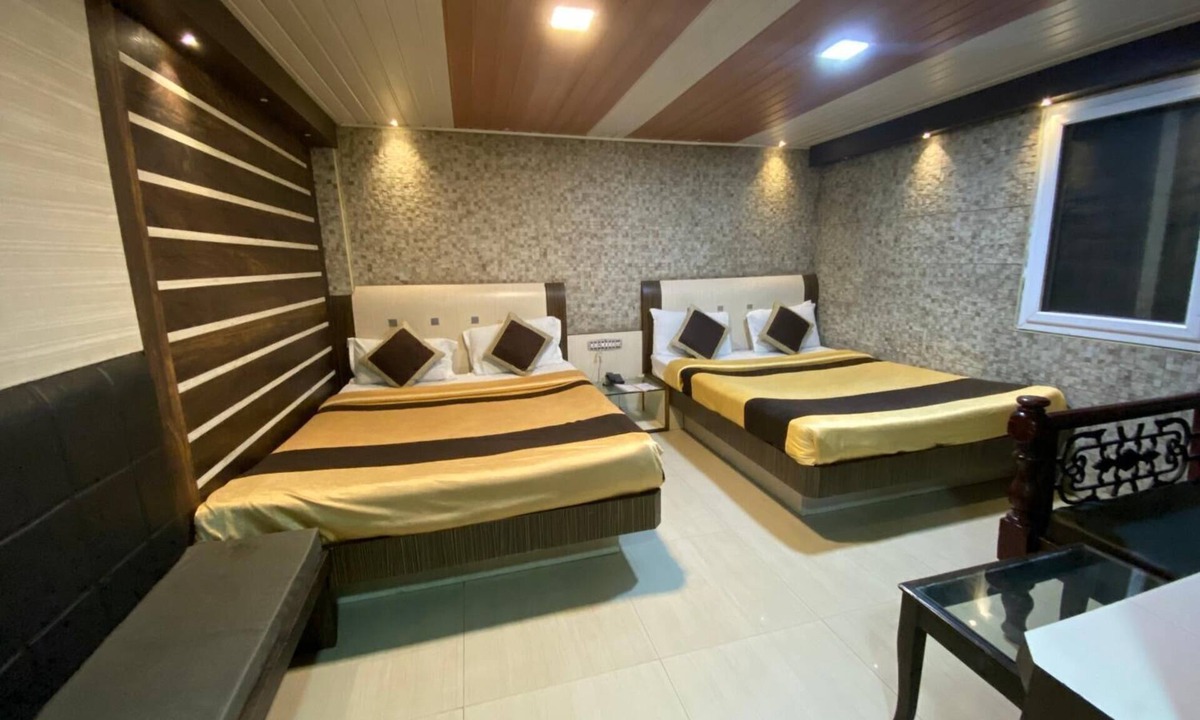 Ooty Hotel | Hotel Adarsh International