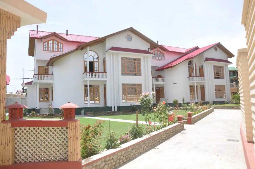 Rajbagh Hotel | Hotel Al Azrah