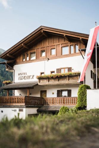 Santa Valburga Hotel | Hotel Alpenhof