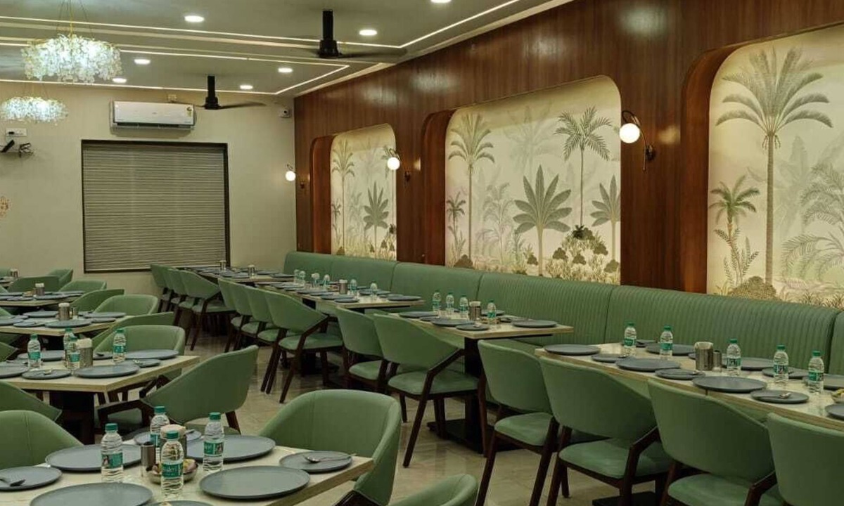 Ghodegaon Hotel | Hotel Amit Palace