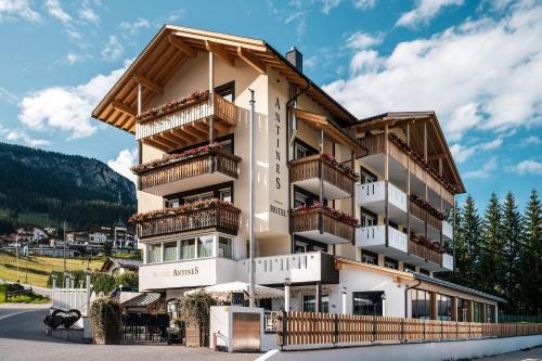 La Villa Hotel | Hotel Antines