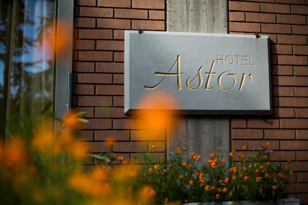Buon Pastore-Sant'Agnese-San Damaso Hotel | Hotel Astor