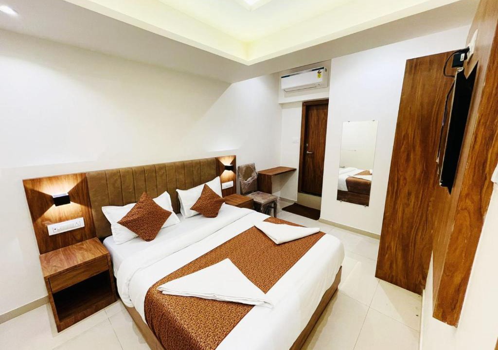 Andheri Hotel | HOTEL BLACK BURN