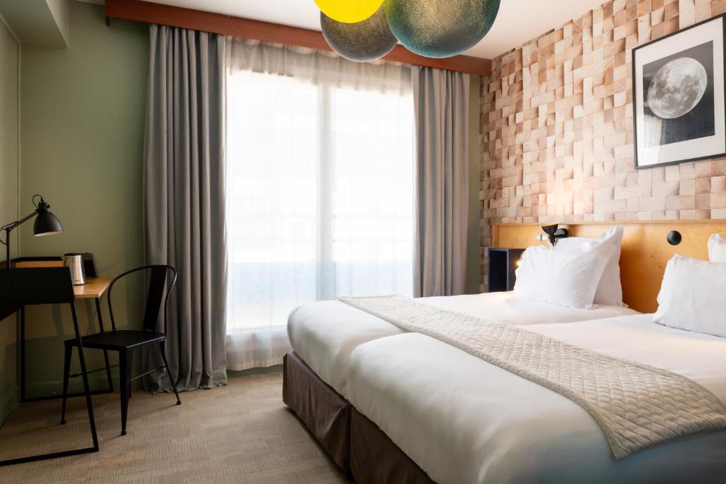 Issy-les-Moulineaux Hotel | Hotel Bootcamp