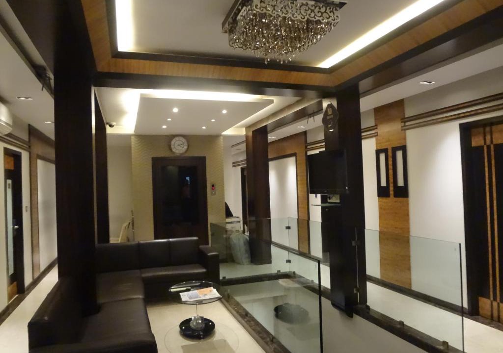 Wellington Pier Hotel | Hotel Causeway, Colaba