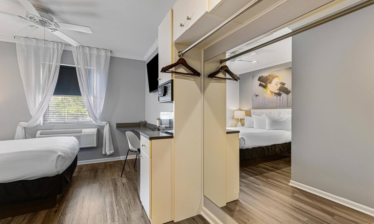 Near West Side Hotel | Hotel Chicago West Loop, SureStay Collection by Best Western