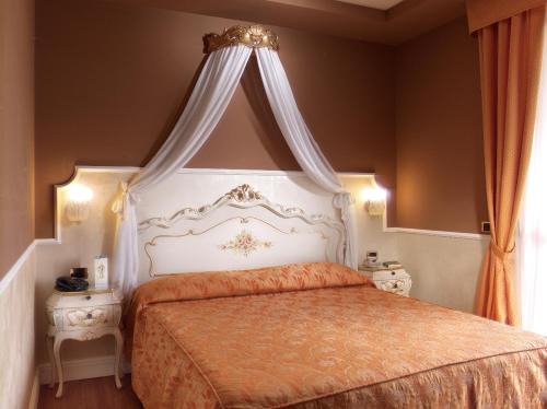 Colà Di Lazise Hotel | Hotel Confine