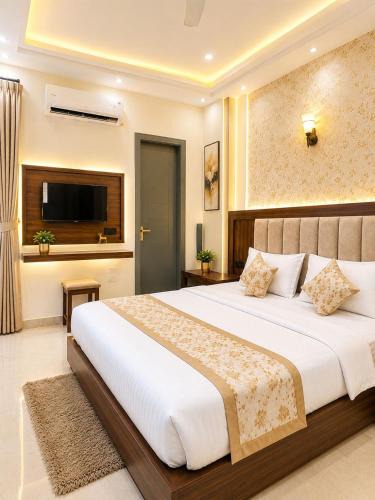 Mathura Hotel | Hotel Crystal Blues