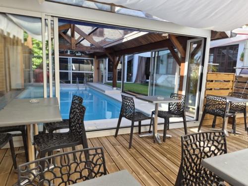 Poligny Hotel | Hotel De Paris