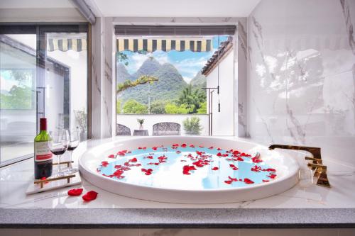 Xingping Ancient Town Hotel | Hotel Del Moon