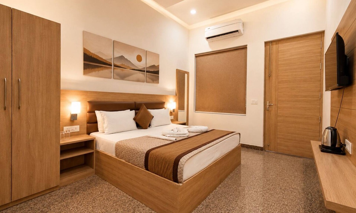 Vrindavan Hotel | Hotel Devi Ram Atithi Bhawan Near Banke Bihari Mandir