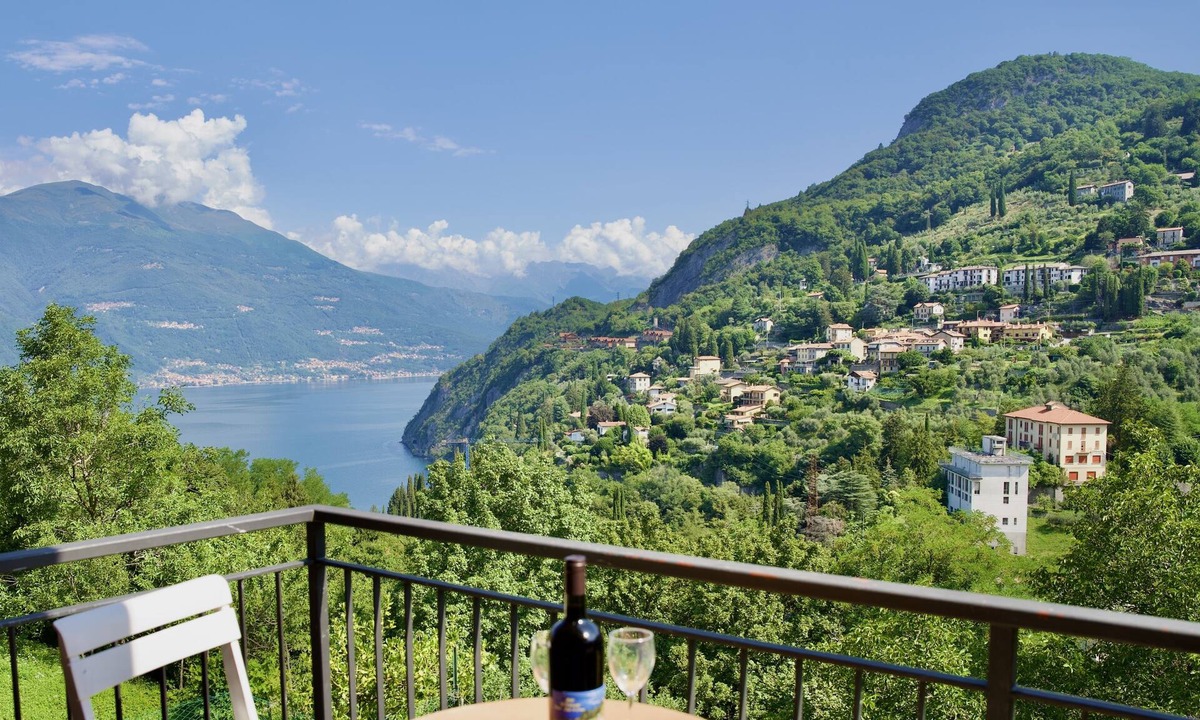 Vezio Hotel | Hotel Diffuso Il Portichetto sulla collina a Vezio Perledo