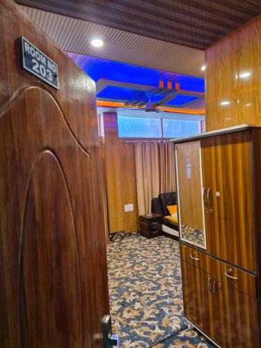 Gulmarg Hotel | Hotel Dilli Darbar and Restaurant