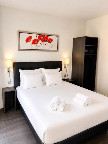 Puteaux Hotel | Hotel Douglas