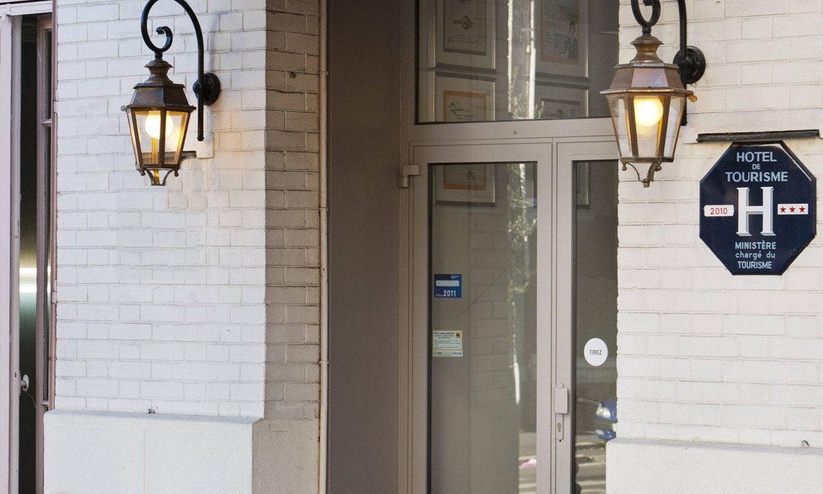 Puteaux Hotel | Hotel Douglas