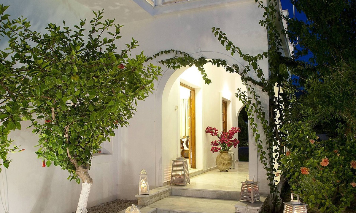 Parikia Hotel | HOTEL DOUKISSA