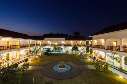 Sauraha Hotel | Hotel Earth Light, Chitwan National Park