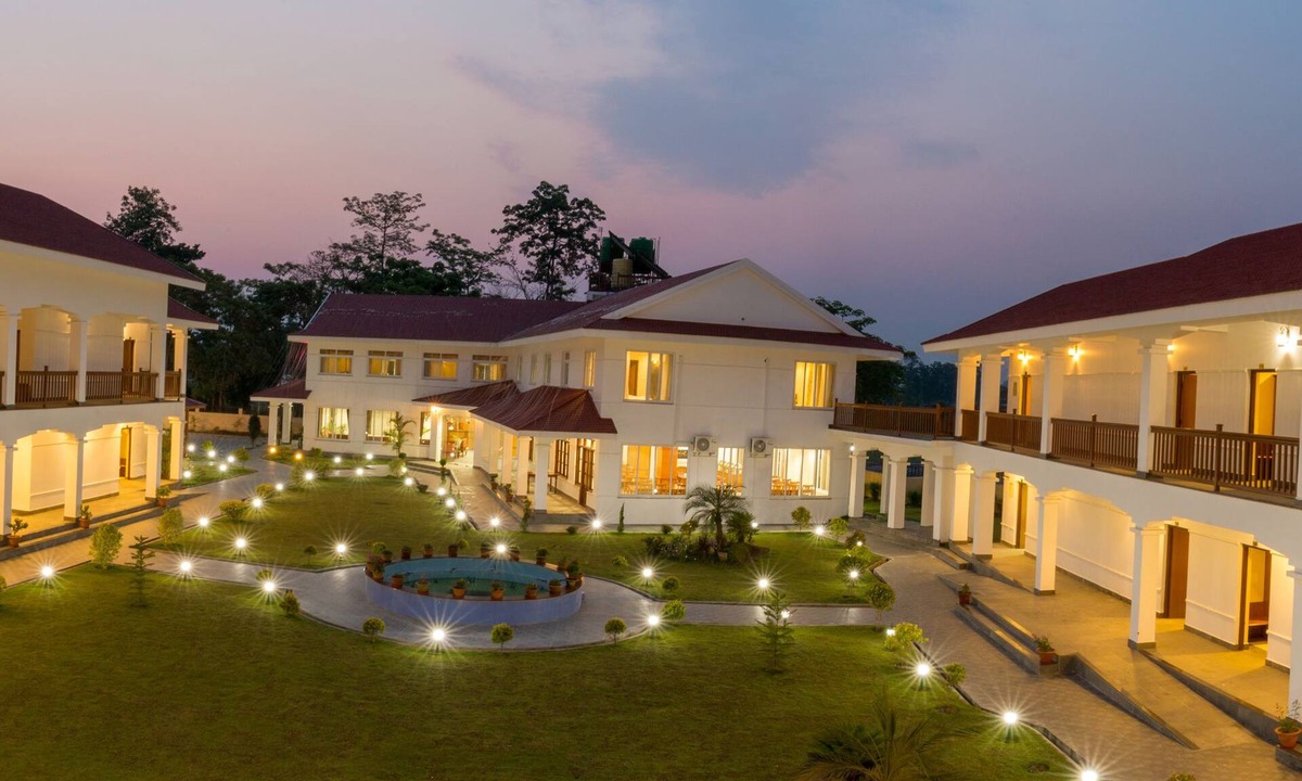 Sauraha Hotel | Hotel Earth Light